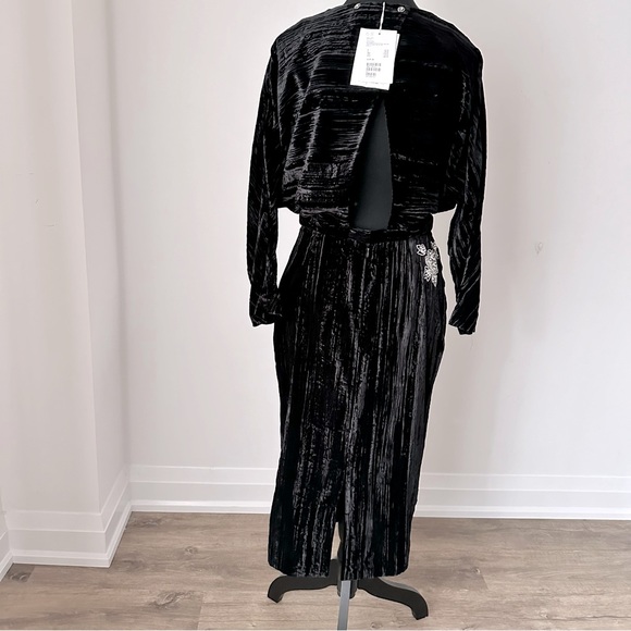 NWT Sz 6 & OTHER STORIES Black Velvet Open Back Midi Dress - Picture 5 of 11